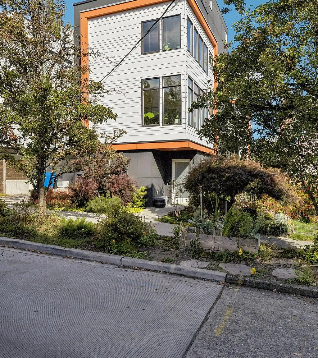 1506 S Hill St - 4 bedrooms — Photo 1
