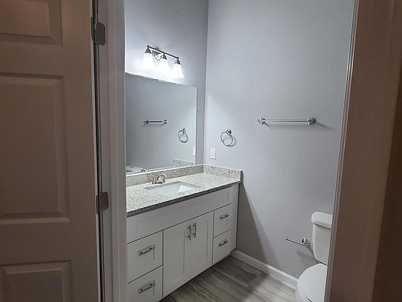 5th image of 228 Lotus St