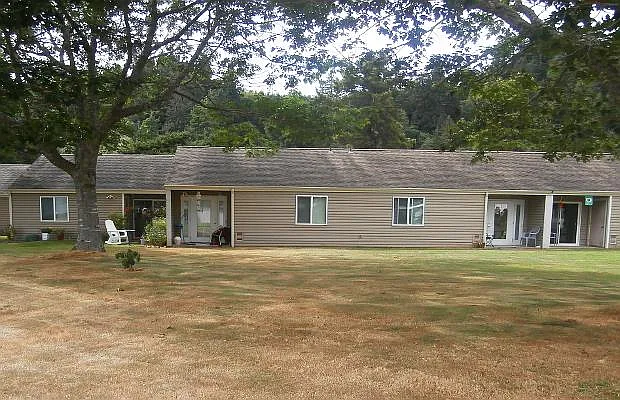 Riverside Manor II — Photo 3