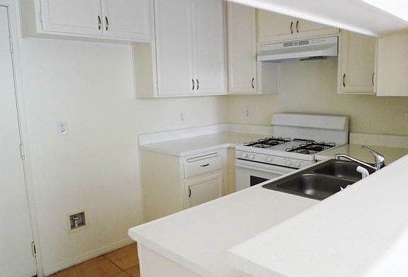Kitchen - Gas Stove!