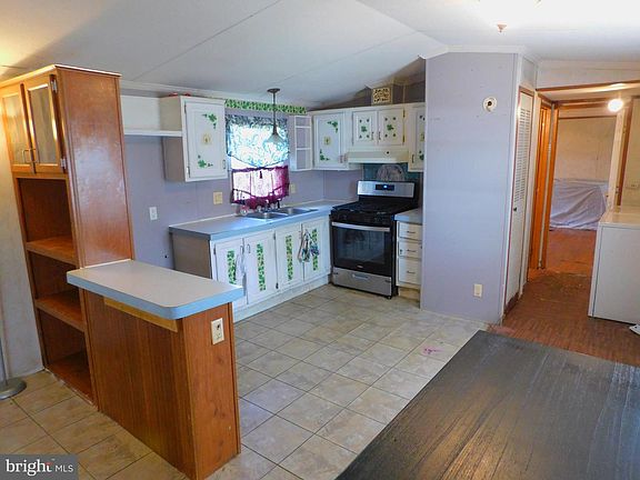 2nd image of 117 Meadow Ln