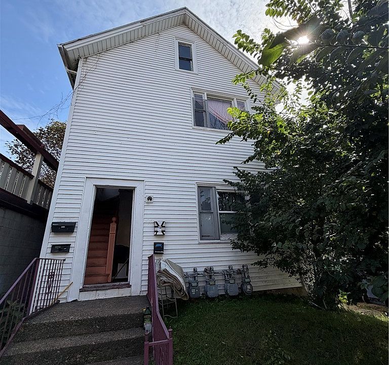 1st image of 209 Grant St