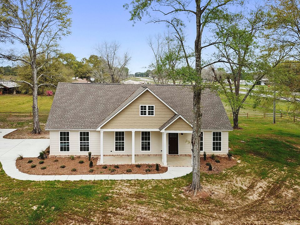 1st image of 107 Cottage Oaks Dr