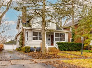 715 Woodlawn Ave, Lake Forest, IL 60045