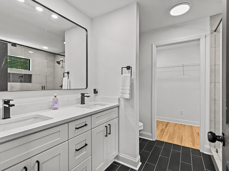 1329 Plumstead Rd — Photo 41