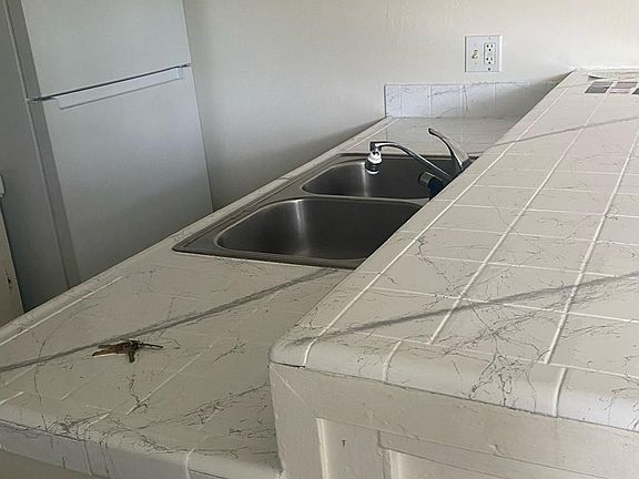 3rd image of 7400 Franklin Blvd APT 1