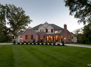 12930 S Topping Estates Drive Town #35, And Country, MO 63131