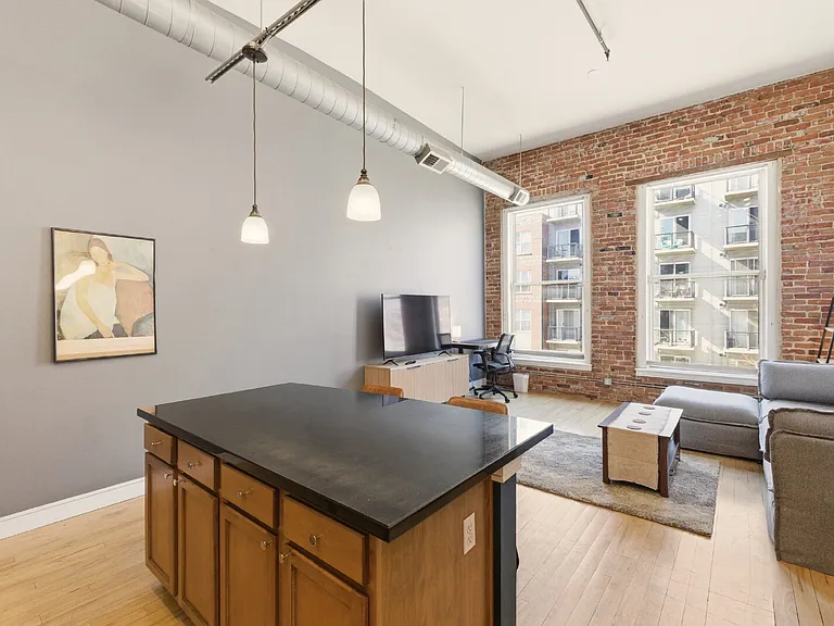 2441 N Broadway #203 — Photo 13
