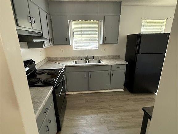 5th image of 1524 Burton Ave