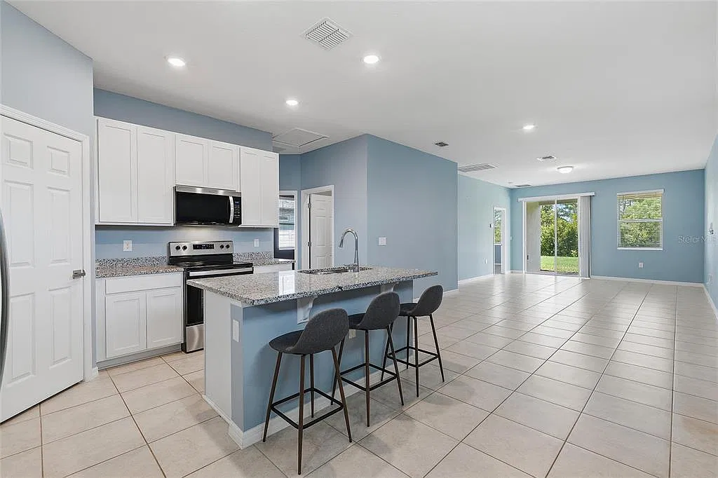 3 bed, 2.0 bath, 1480 sqft, $2,250 — Photo 2
