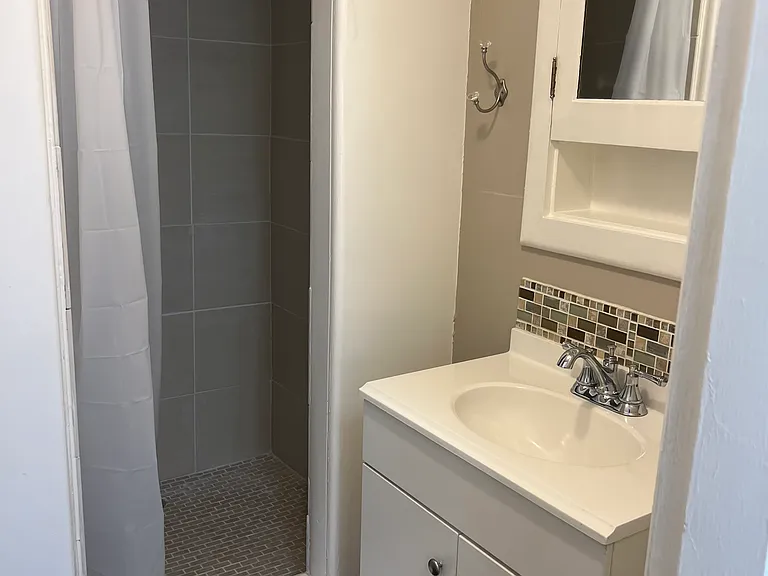 315 W Broadway St #2 — Photo 8