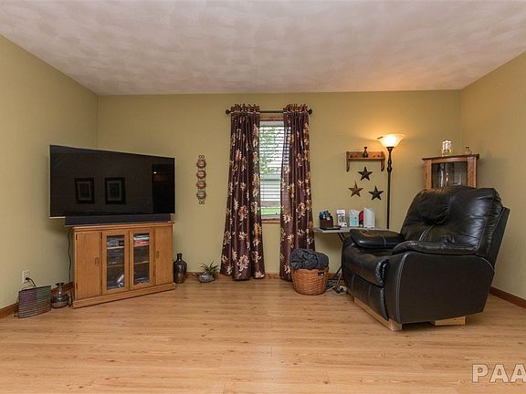 3rd image of 913 Dogwood Dr