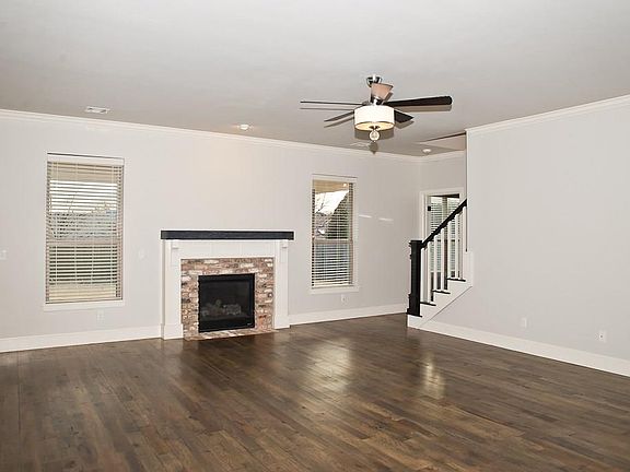 4th image of 912 NE 20th Pl