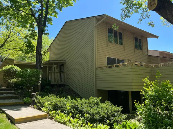 10221 Scarborough Rd, Bloomington, MN 55437