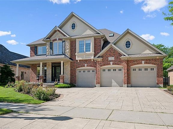 3rd image of 74 Pennsylvania Cres