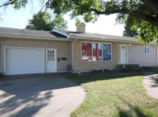 808 N 20th St APT 1, Grand Forks, ND 58203