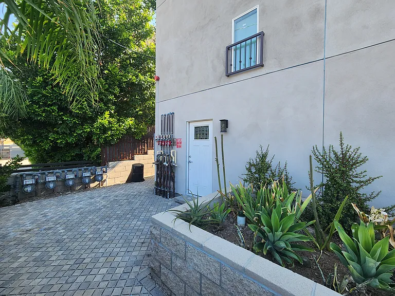 10146 Fernglen Ave #B — Photo 44