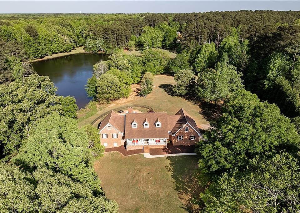 1st image of 136 Hidden Lake Dr