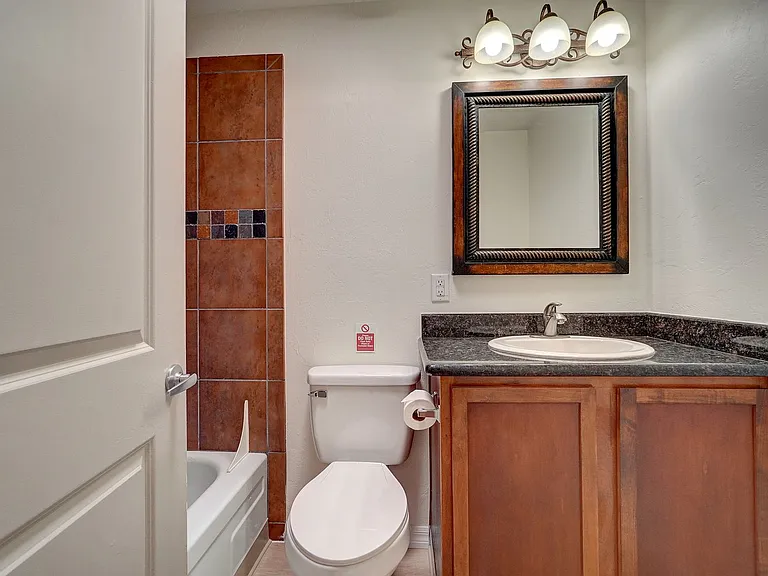 Riverside Suites — Photo 27