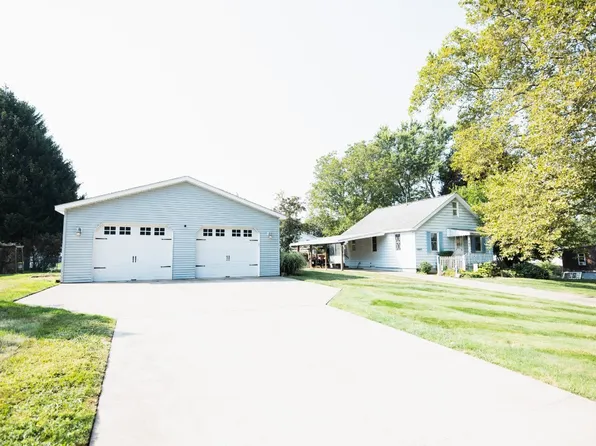 3853 Hereford Rd, Erie, PA 16510