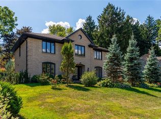 28 Stonegate Dr, Hamilton, ON L9G 3R7