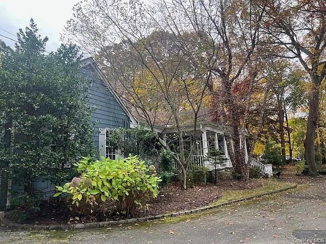 6 bed, 4.5 bath, 4323 sqft, $8,800 — Photo 2