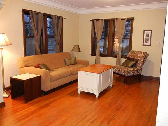 3rd image of 1015 26th Ave SE #1