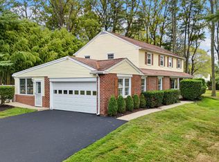 1075 Westwood Dr, West Chester, PA 19382