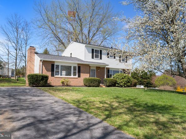 2016 Arabian Dr, Finksburg, MD 21048