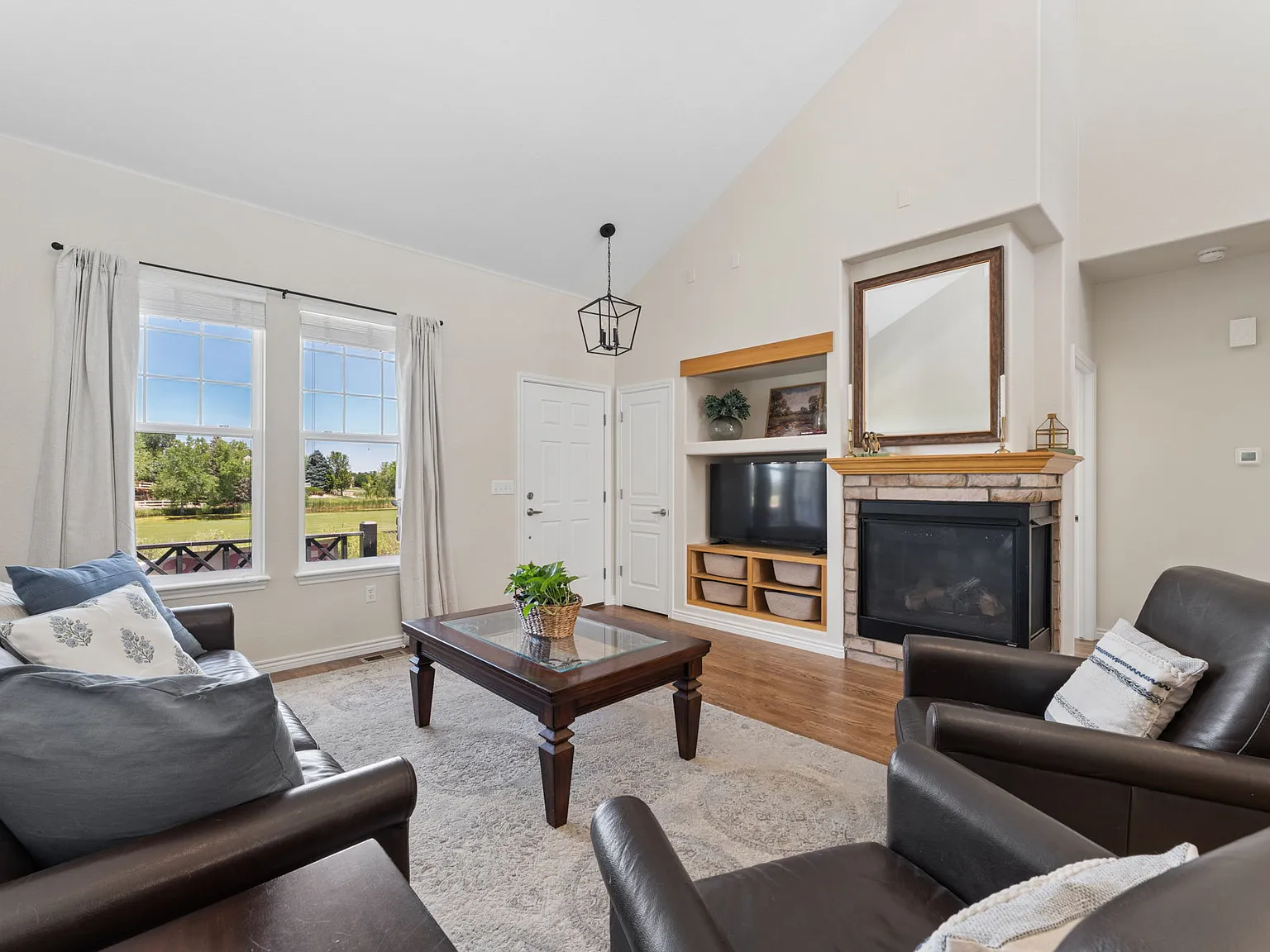 3 bed, 3.5 bath, 2716 sqft, $3,500 — Photo 3