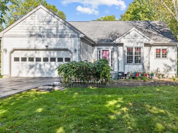 3 Spruce Lane, Essex, VT 05452