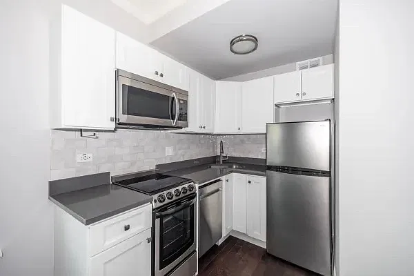 Studio, 300 sqft, $1,620 — Photo 1