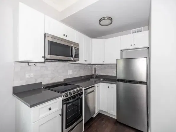 641 W Wrightwood Ave #211, Chicago, IL 60614