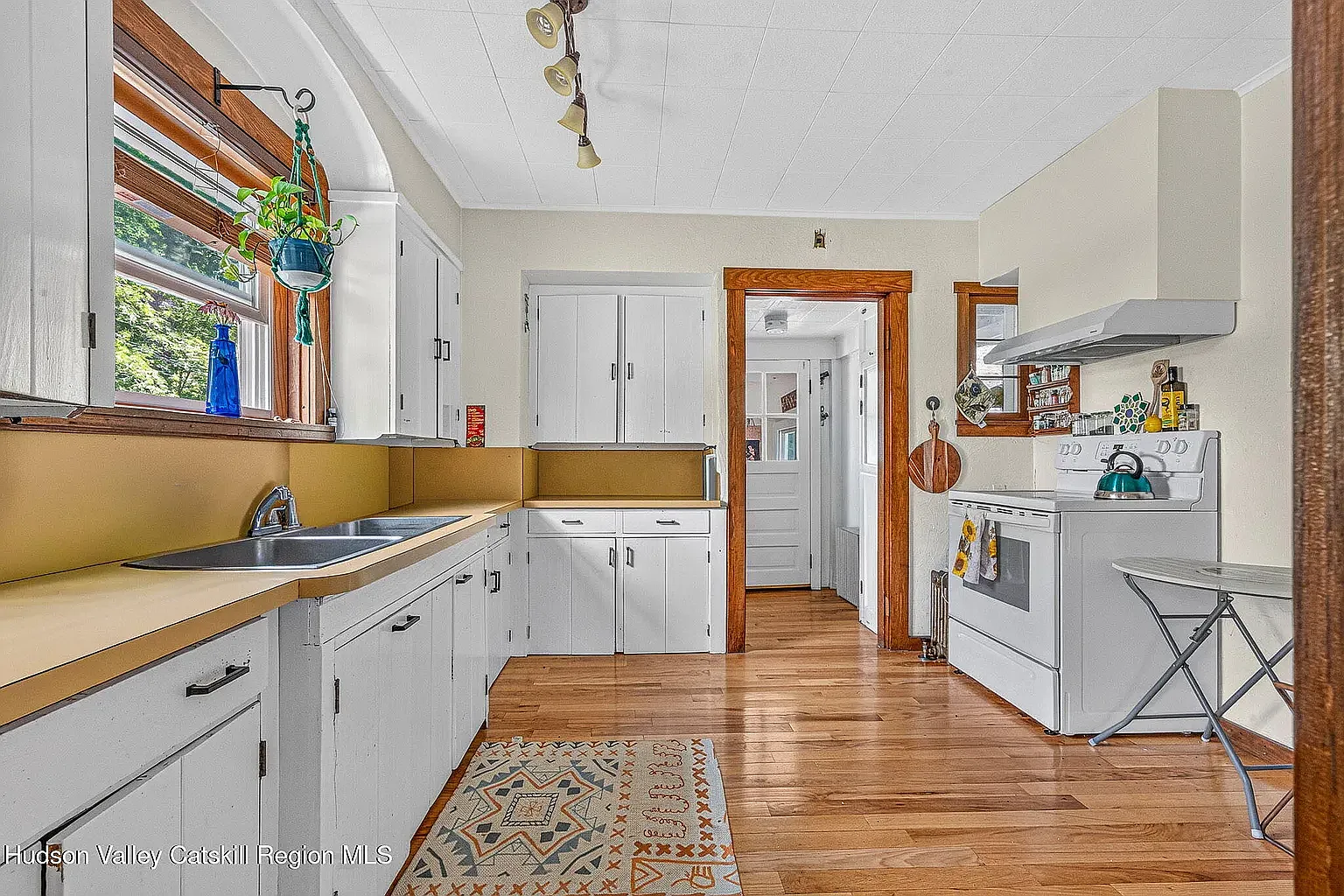 2 bed, 1200 sqft, $2,100 — Photo 3