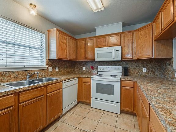 3rd image of 2307 Antelope Ln