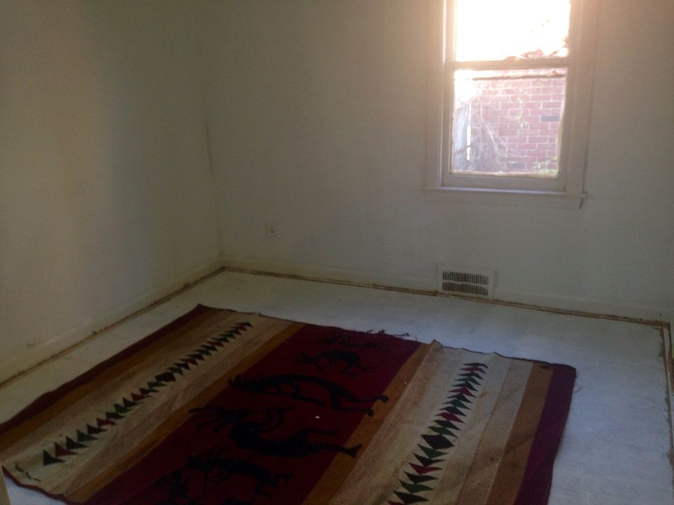2nd image of 15257 Saratoga St