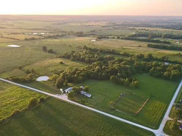 9080 NW County Road 6002 Rd, Amoret, MO 64722