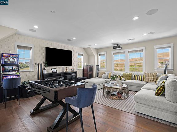 3rd image of 600 Thyme Way