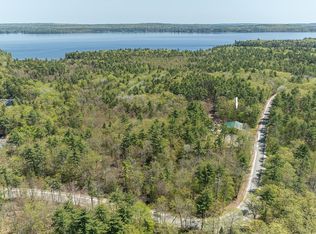 392 Cape Rd, Raymond, ME 04071