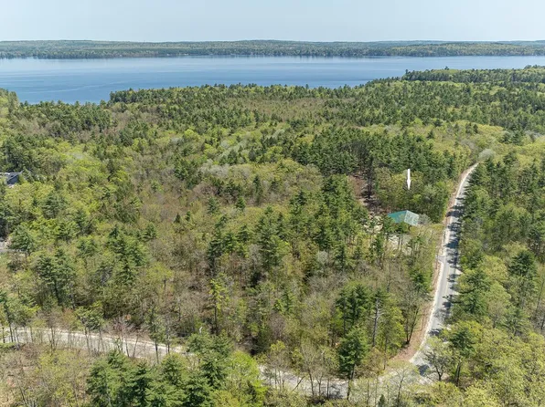 392 Cape Road, Raymond, ME 04071