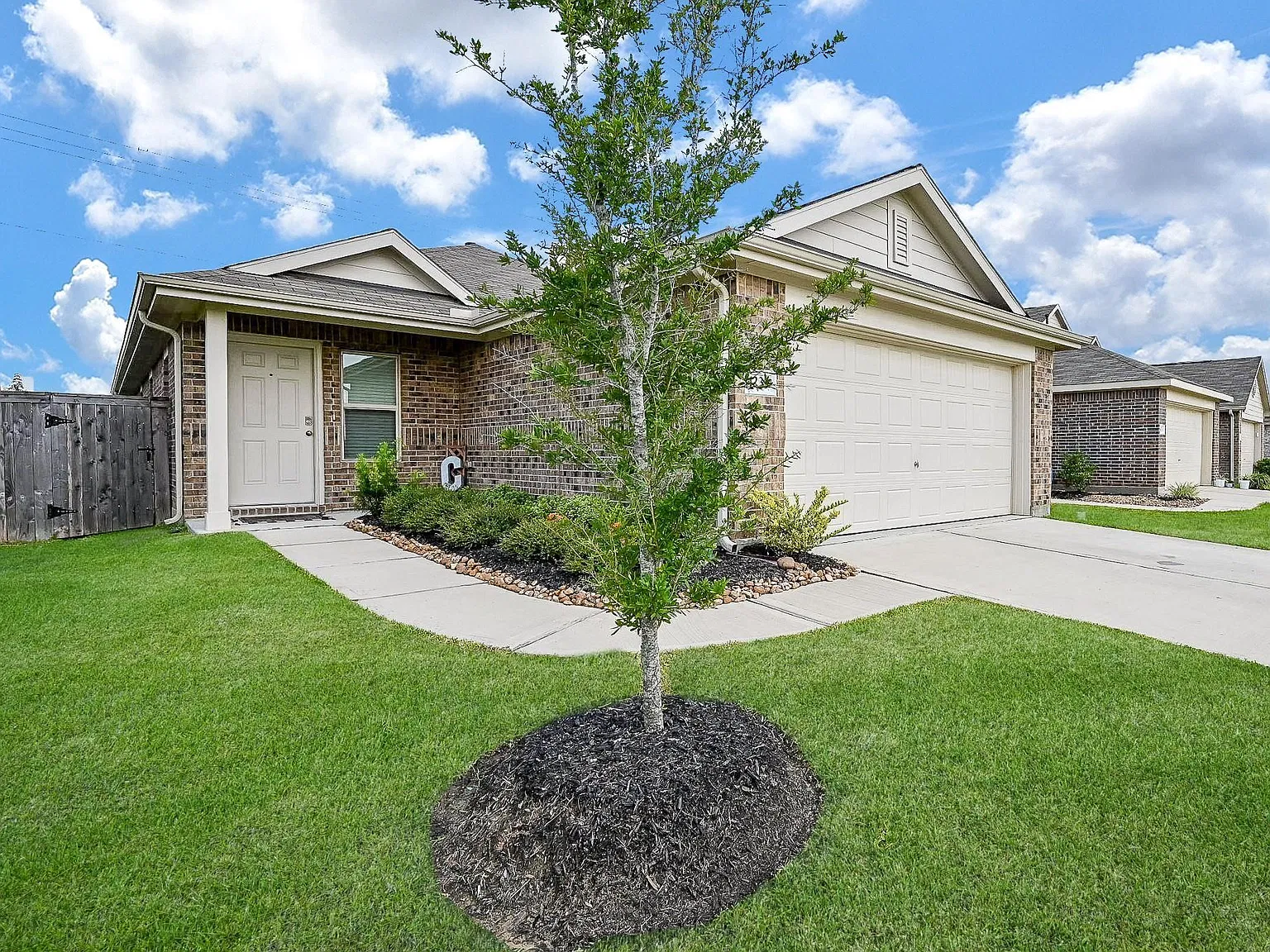3 bed, 2.0 bath, 1470 sqft, $1,850 — Photo 2