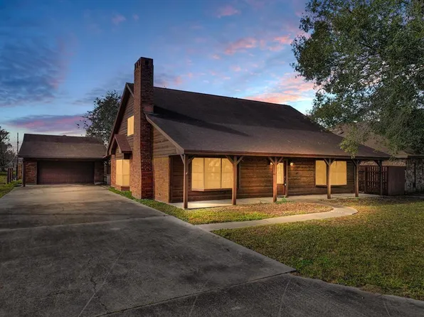 3105 Price St, Nederland, TX 77627