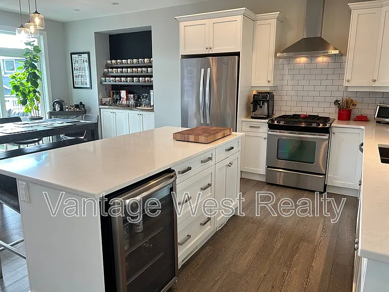 284A Upper Canyon Dr N — Photo 2