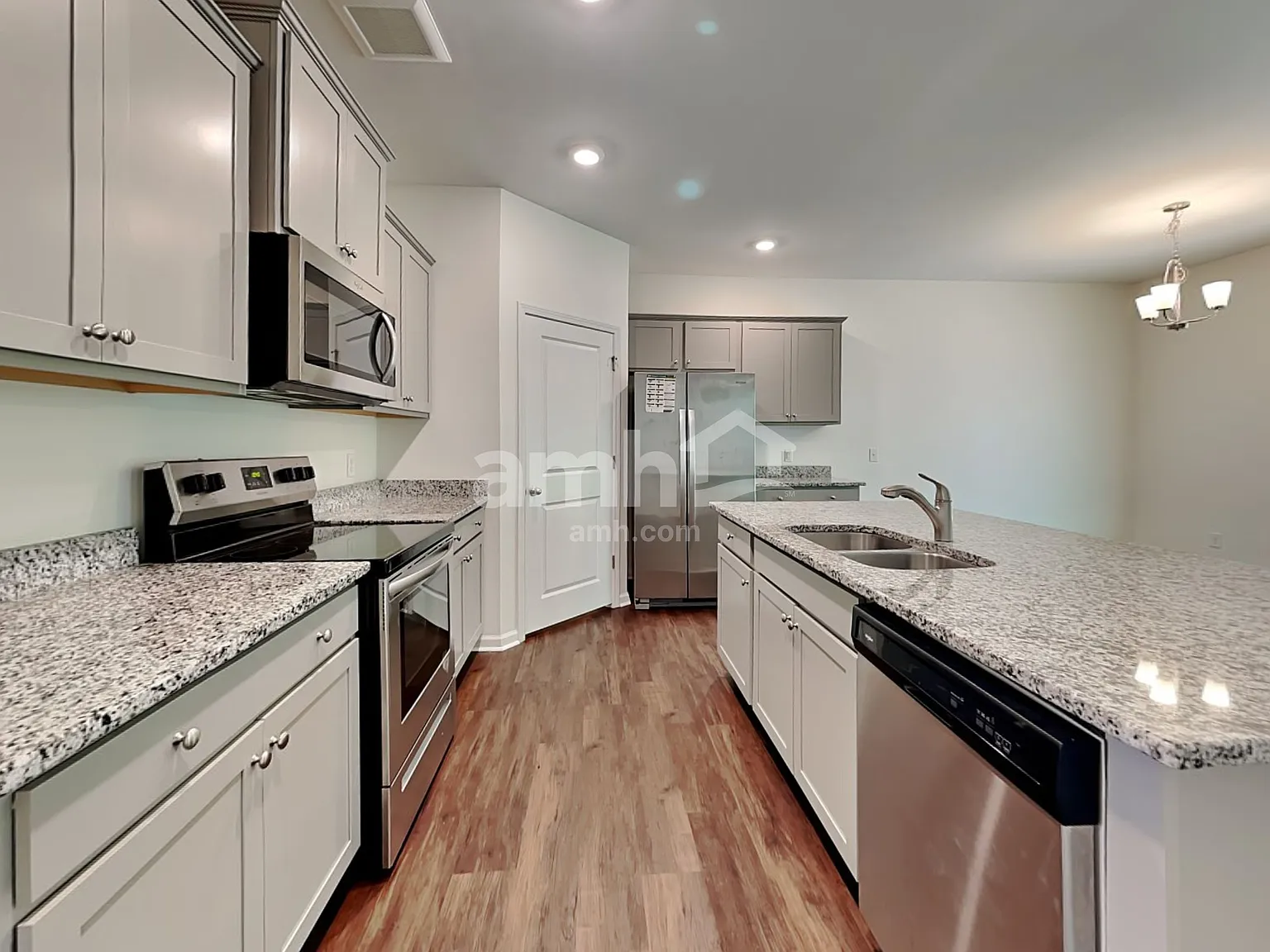 4 bed, 2.0 bath, 1774 sqft, $2,415 — Photo 3