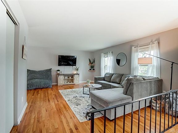 5th image of 5008 Victoria Ave