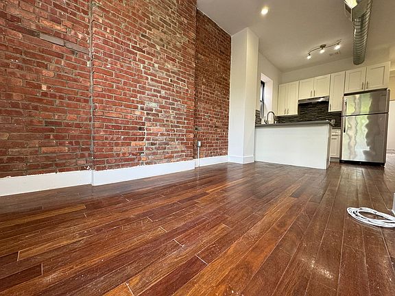 2nd image of 84 Somers St #2A