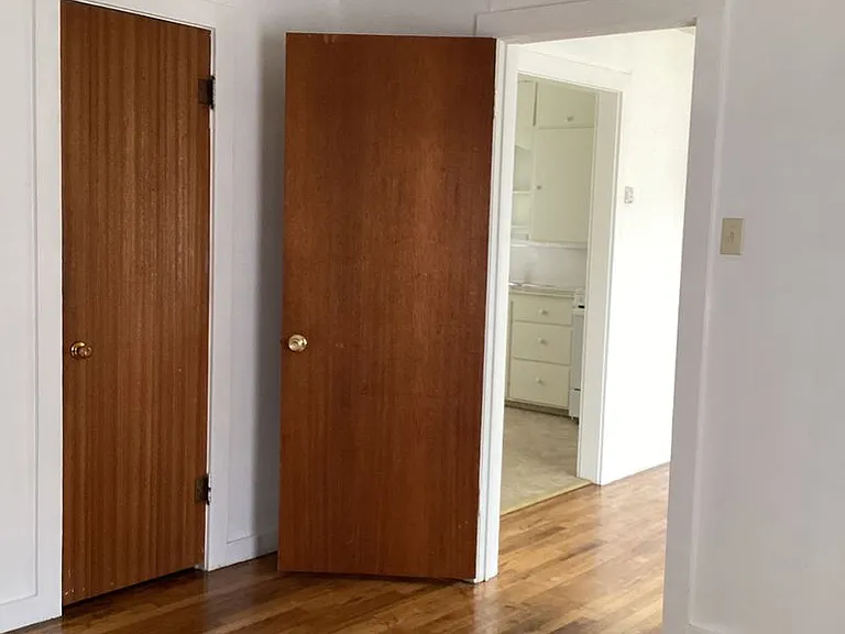 522 S Ave E — Photo 9