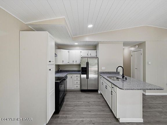 4th image of 1027 Maple Lake Dr
