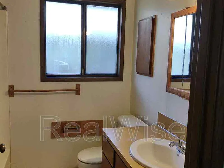 1132 NE Barager Ave — Photo 17