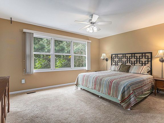 3rd image of 1336 Honeysuckle Ln